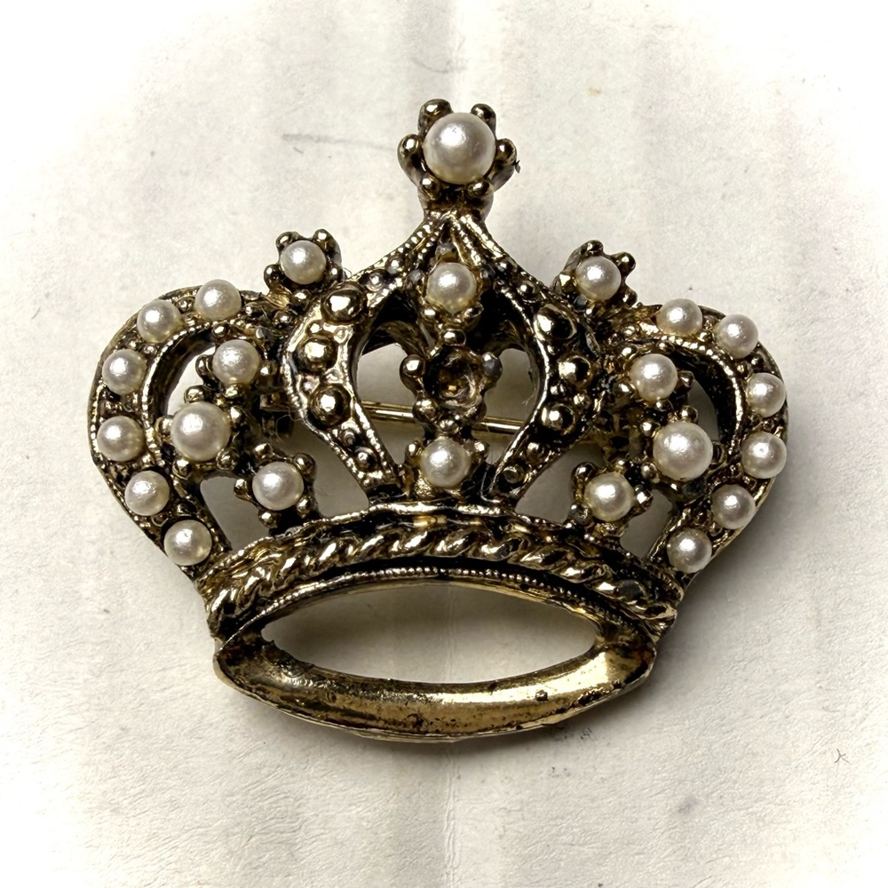 Vintage Crown Pin Silver Tone & Faux Pearls Brooch Royal King‎ Queen Princess 3D